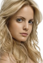 Мена Сувари